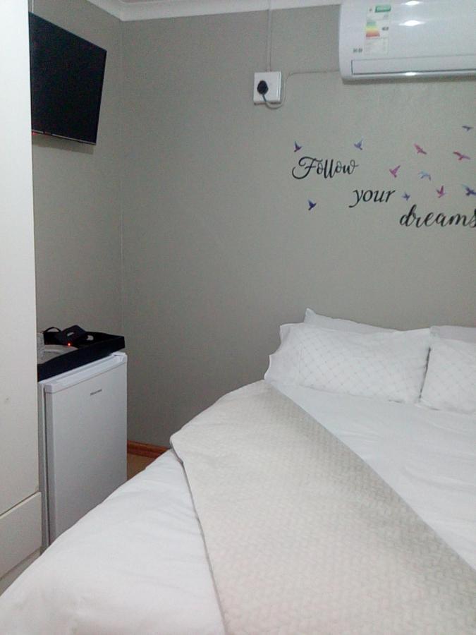 Tlelakufuma Guest House 요하네스버그 외부 사진
