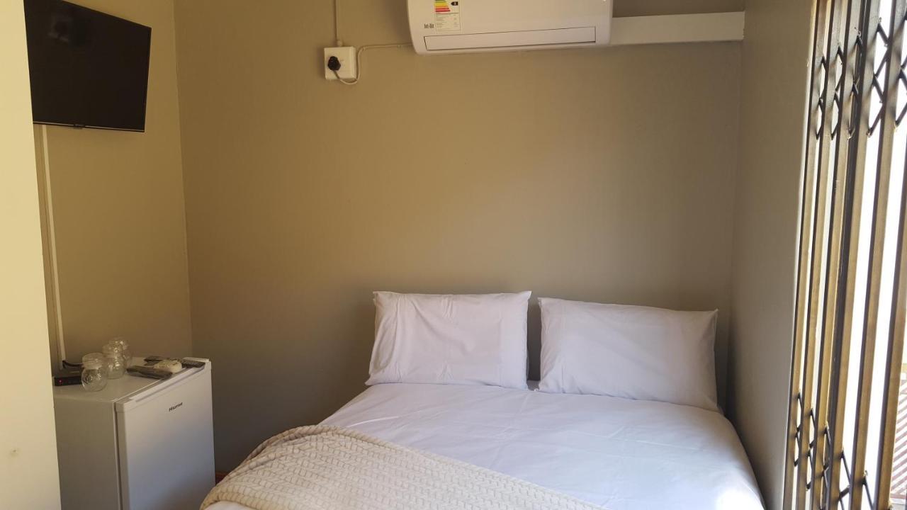 Tlelakufuma Guest House 요하네스버그 외부 사진