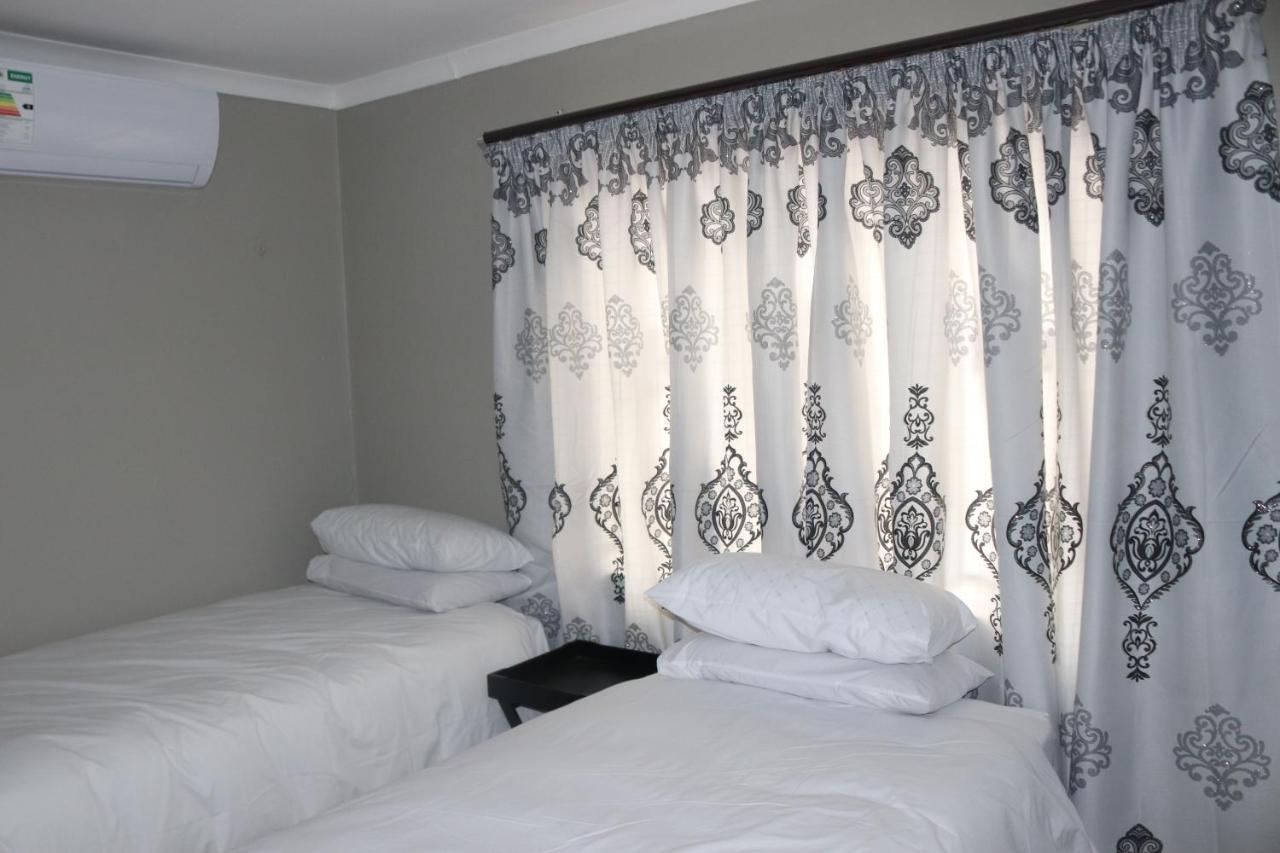 Tlelakufuma Guest House 요하네스버그 외부 사진