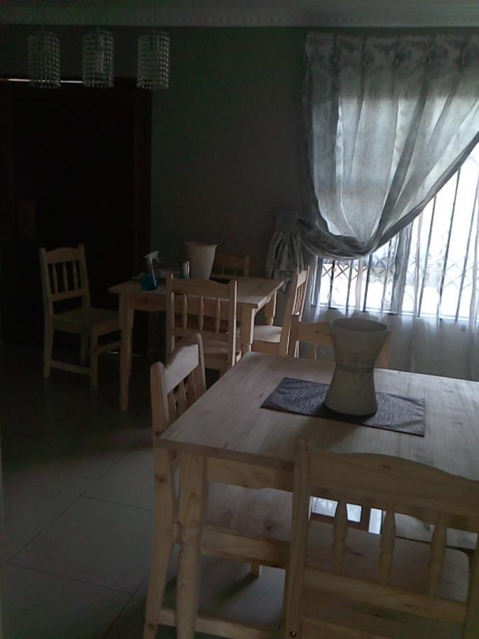 Tlelakufuma Guest House 요하네스버그 외부 사진